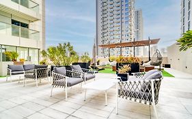 Stella Stays Lana Tower